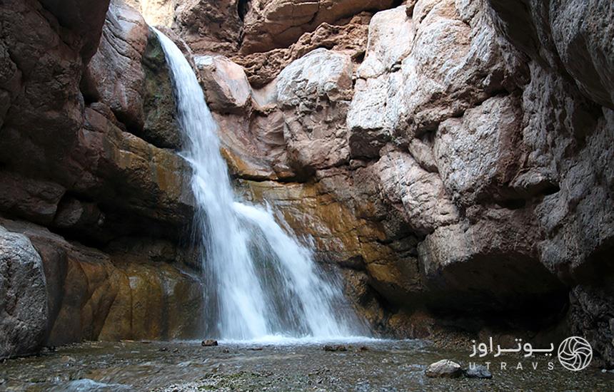 آبشار «آبغد» مشهد، جاری در دل کوه.